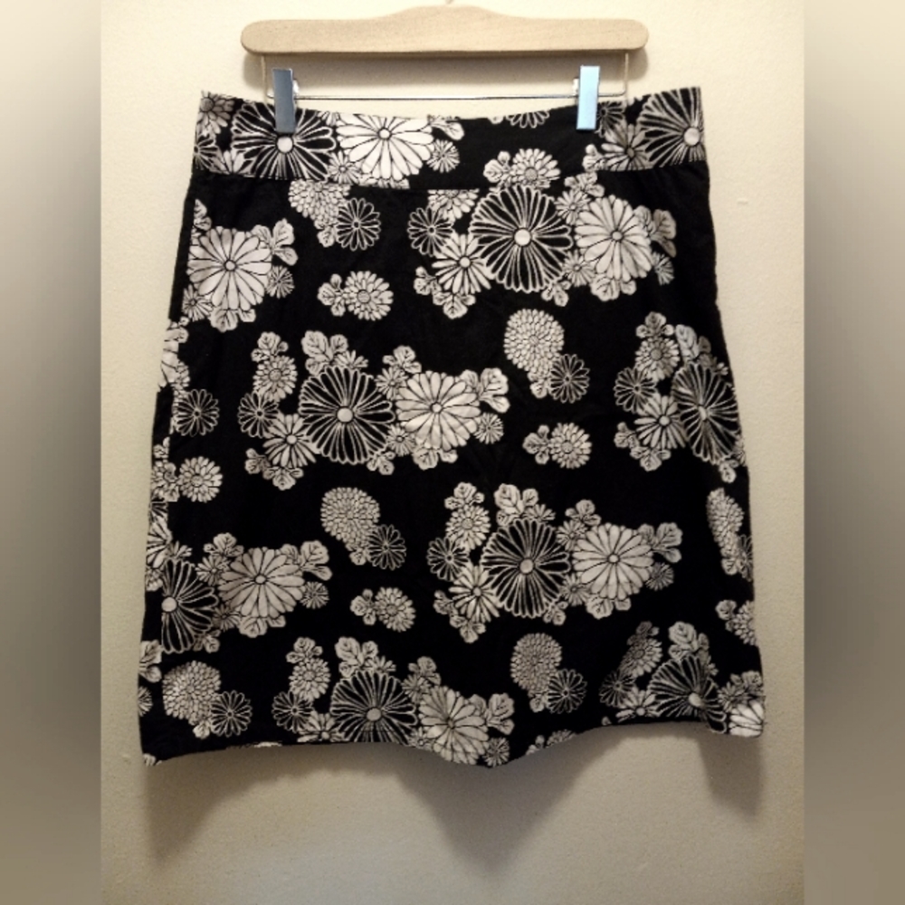 Lady Hathaway Black & White Floral Patterned Skirt